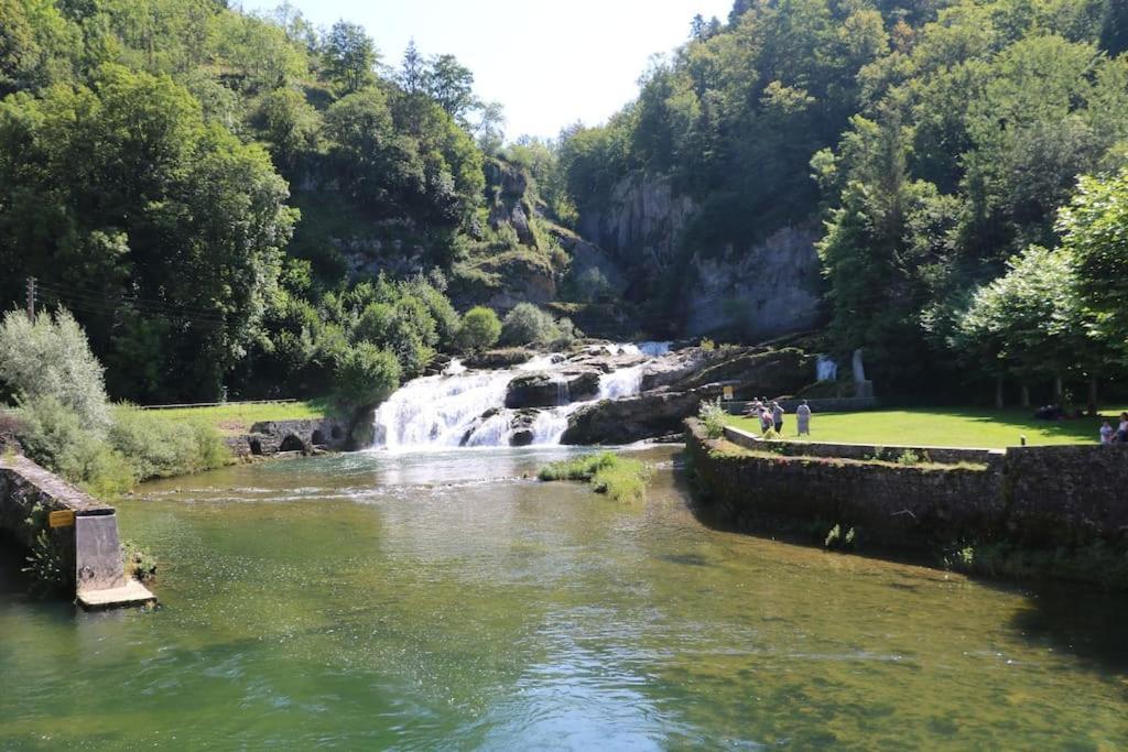 Au Coeur Du Jura, Logement Au Calme シャンパニョル エクステリア 写真